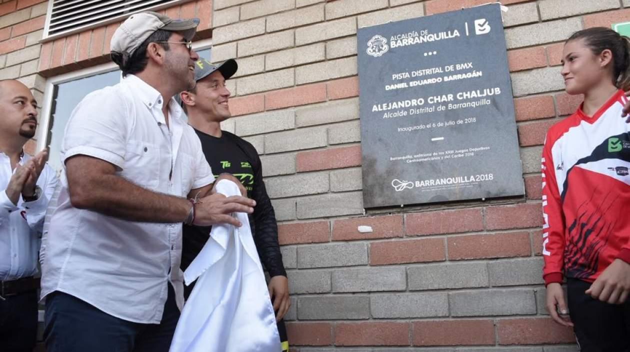 El Alcalde Char devela placa de la pista de bicicrós.