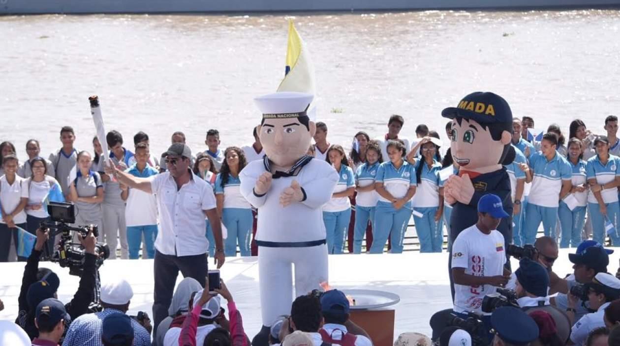 El Alcalde Char recibió el Fuego Centroamericano en el Gran Malecón del Río Magdalena.