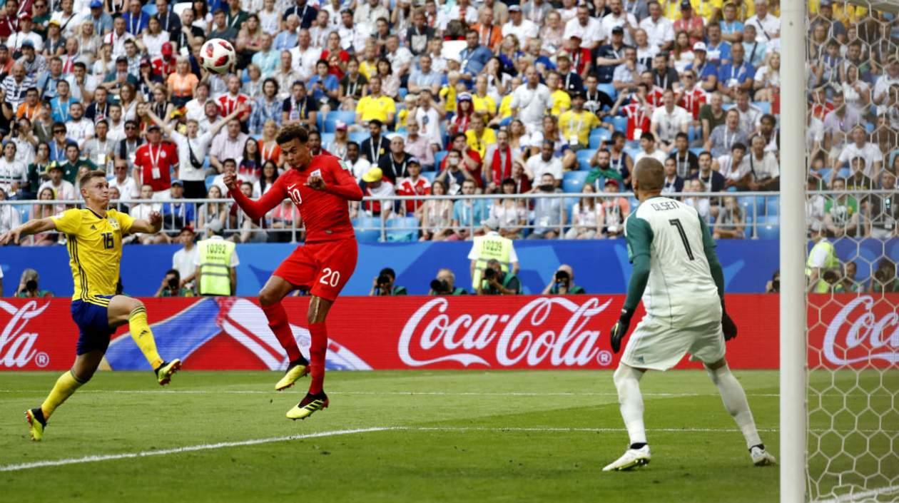 Delle Alli anota de golpe de cabeza a Suecia. 