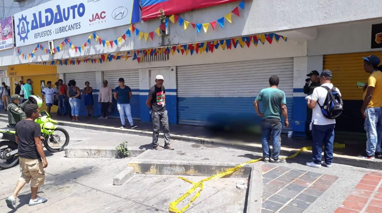 En este lugar cayó el hombre que caminaba por el sector.