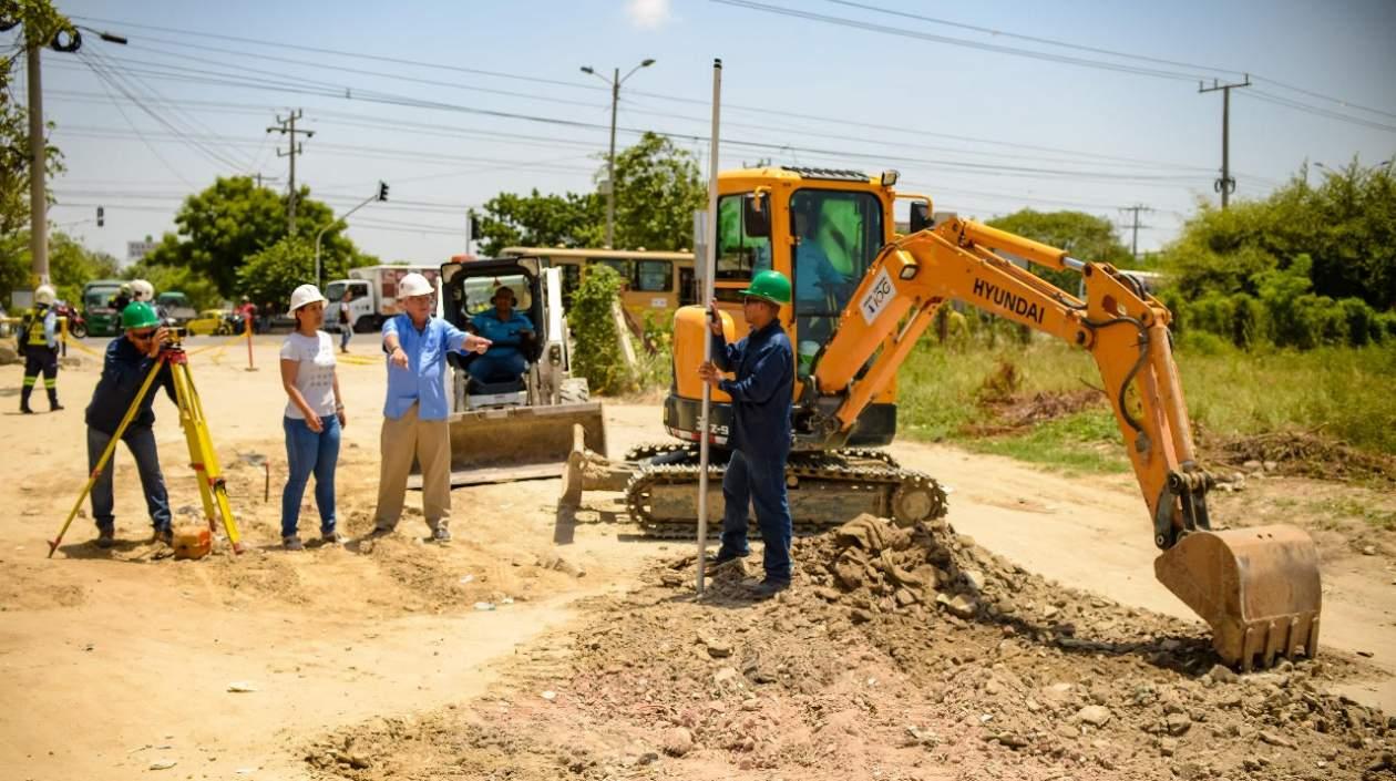 El Alcalde de Soledad inspecciona las obras en la carrera 16 entre calles  26 y 30.