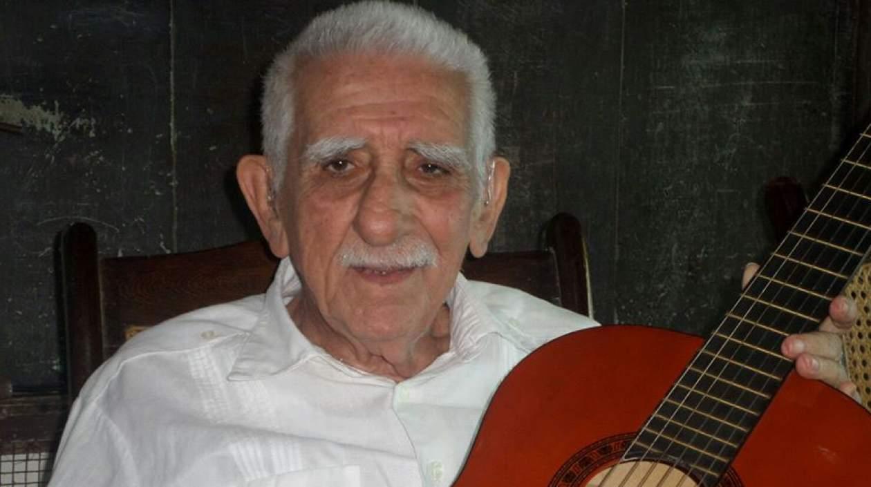 El maestro Julio Salvador Erazo Cuevas.