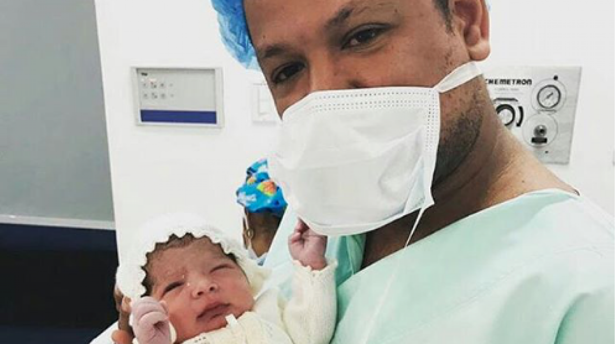 Luis Ángel Díaz y la pequeña Marthina.