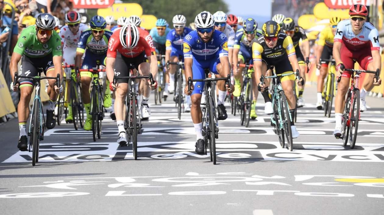 Fernando Gaviria se impone en la llegada por encima de Peter Sagan y de Andre Greipel. 