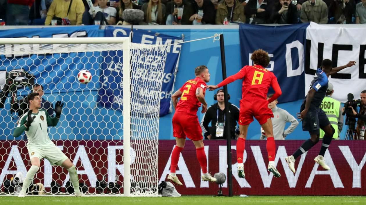 Umtiti marca de cabeza para llevar a Francia a la final.