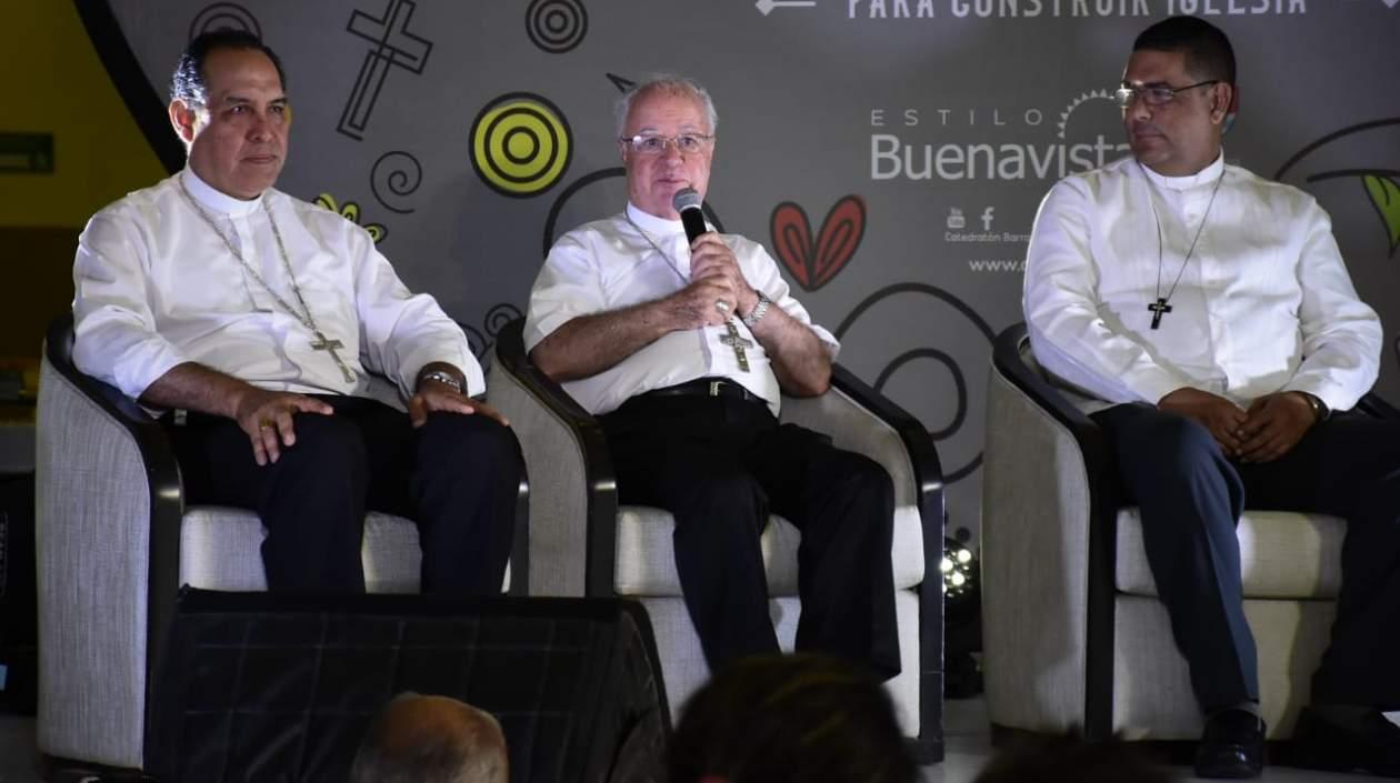 Monseñor Pablo Emiro Salas, Arzobispo de Barranquilla y el Monseñor Víctor Tamayo.