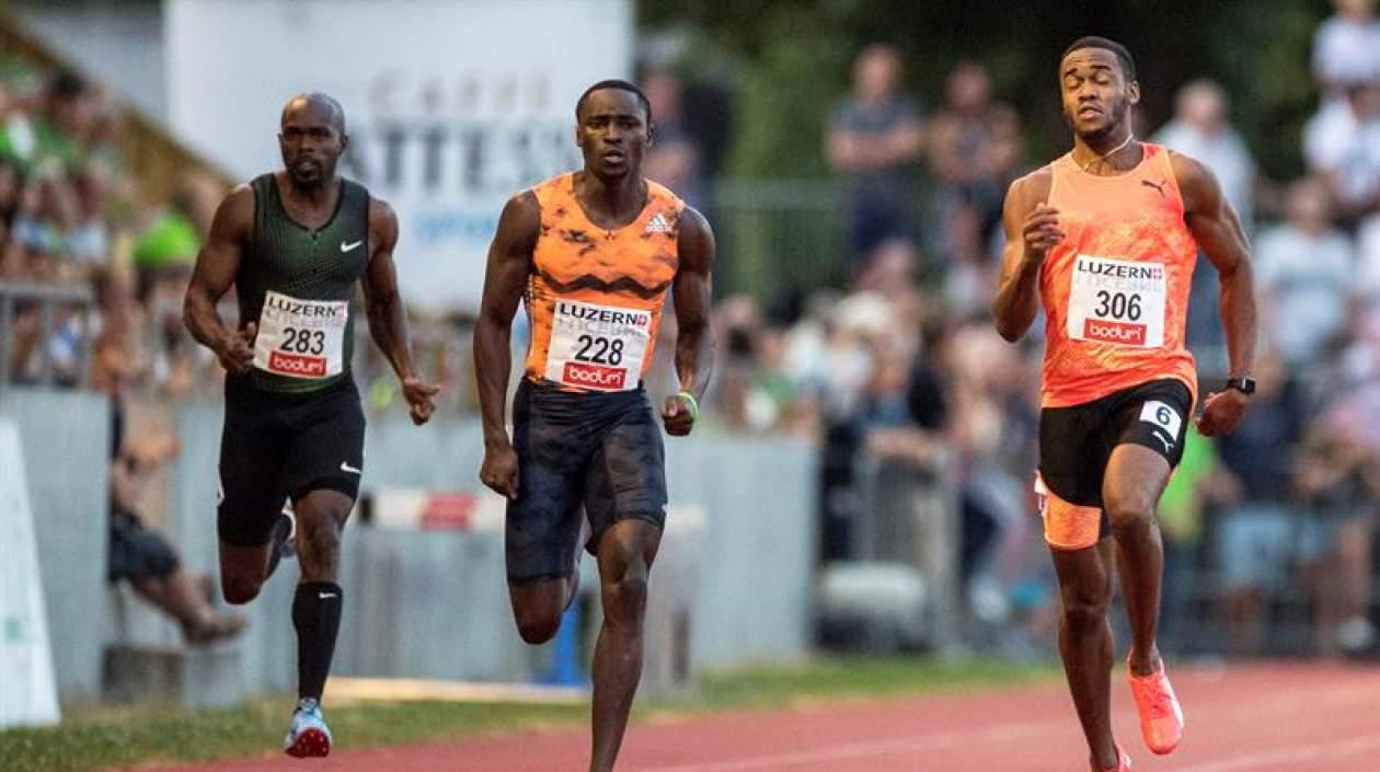 En el centro de la imagen, Alonso Edward, durante la Reunión Internacional de Atletismo en Lucerna (Suiza).