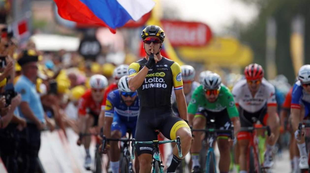 El holandés Dylan Groenewegen mandó callar a todos los favoritos del esprint.