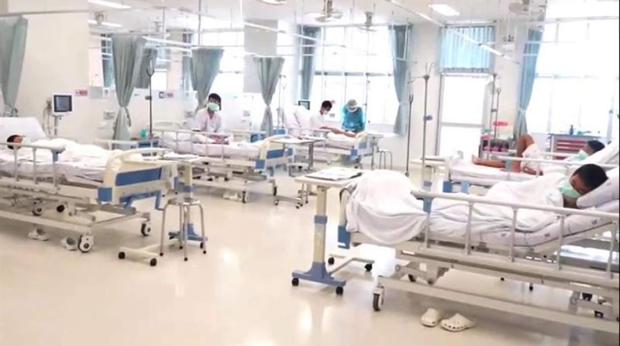 Los niños rescatados en el hospital. 
