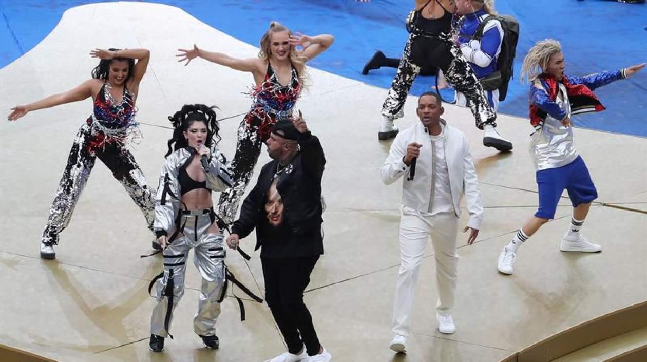 Los artistas en escena en la clausura del Mundial de Rusia 2018.