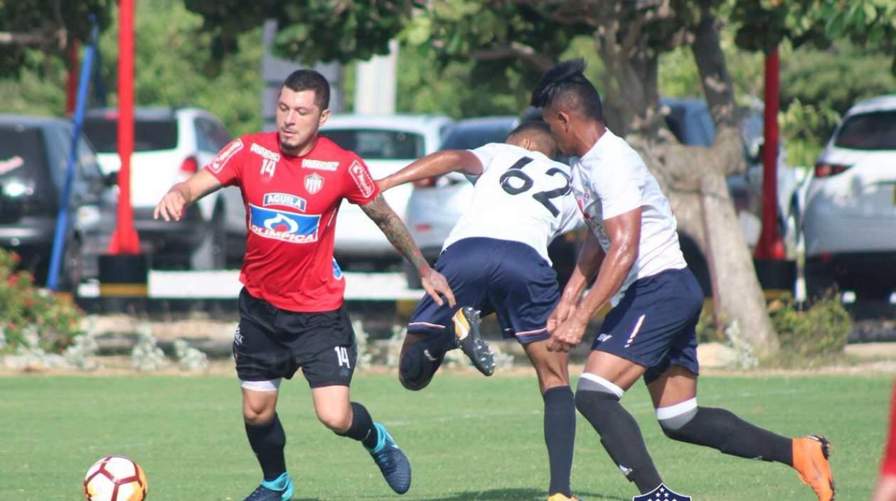 Uno de los últimos entrenamientos del Junior previo al viaje a Argentina.