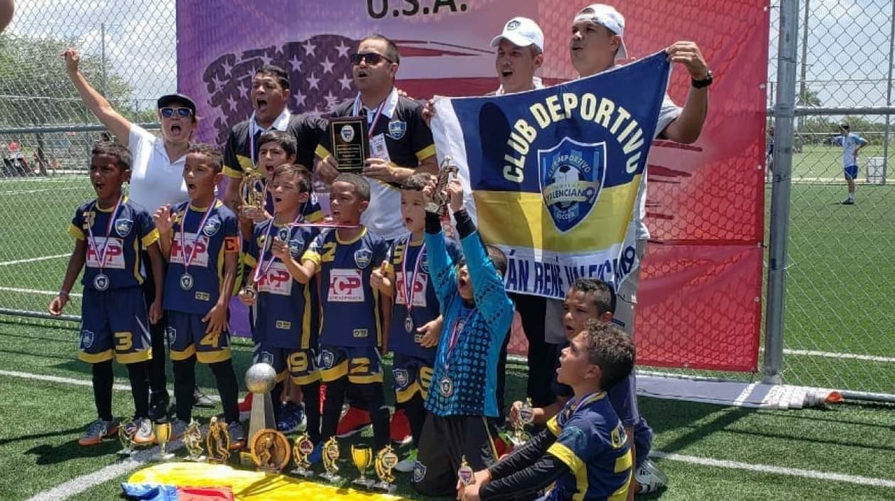 La categoría 2010 celebrando el título. 