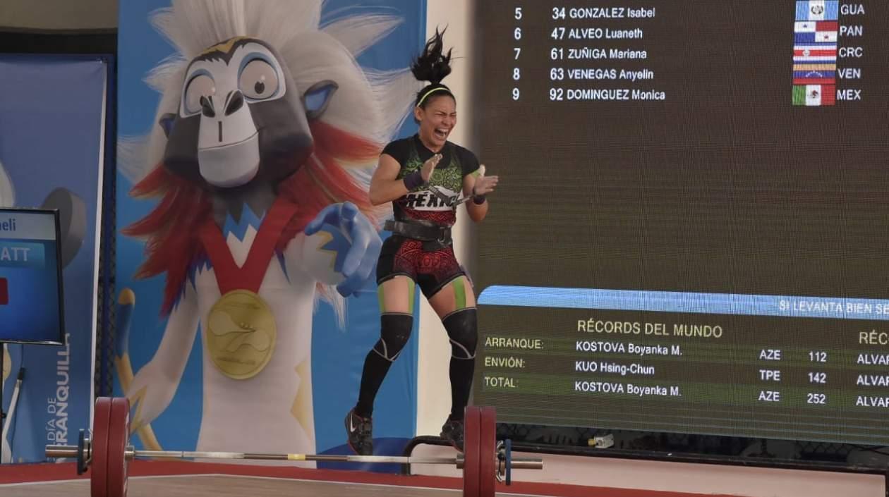 La mexicana Quisia Guicho ganó el oro en envión.