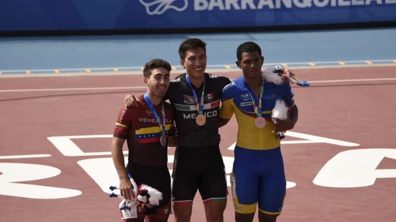 El patinador mexicano Jorge Luis Martínez, ganador de la contrarreloj masculina de 300 metros en los XXIII Juegos Centroamericanos y del Caribe.