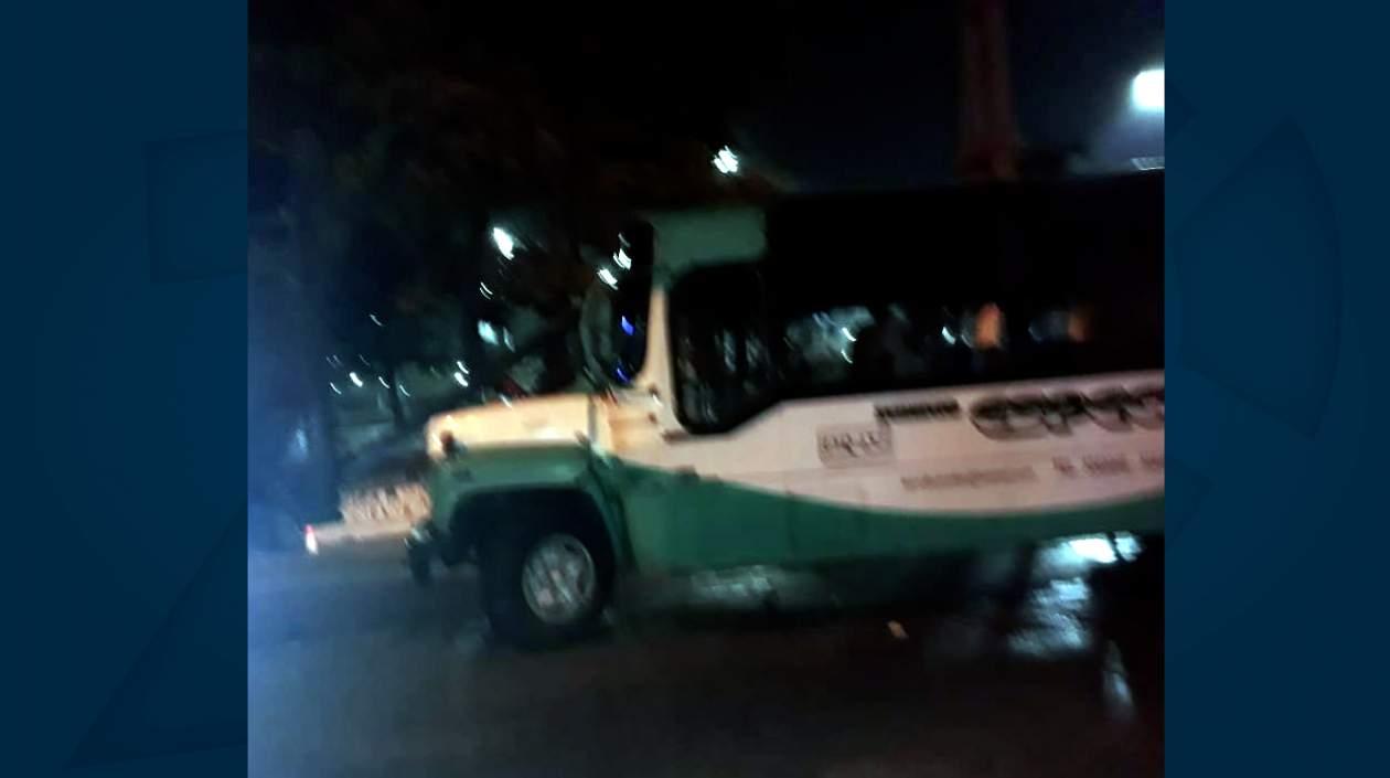 El bus que se quedó sin frenos y embistió a los policías. 