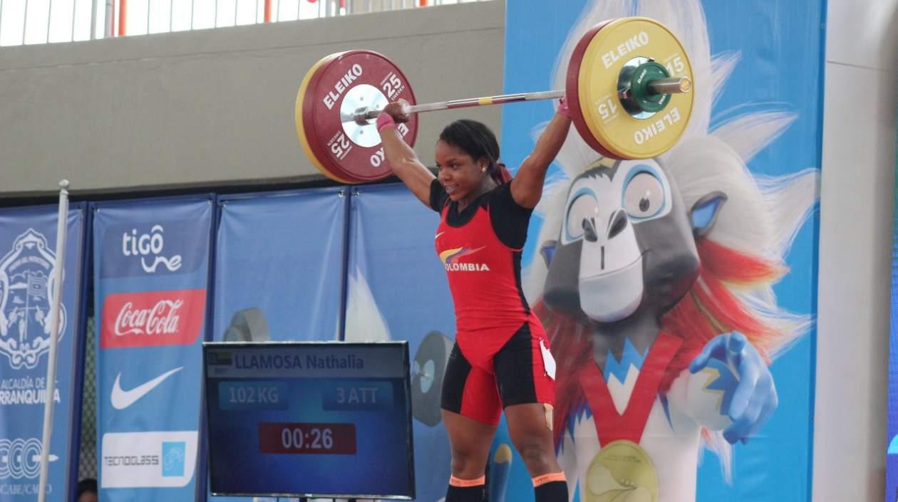 Nathalia Llamosa en uno de sus levantamientos. 