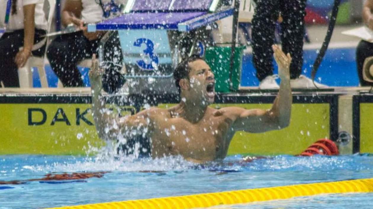 Omar Pinzón celebra tras el triunfo. 