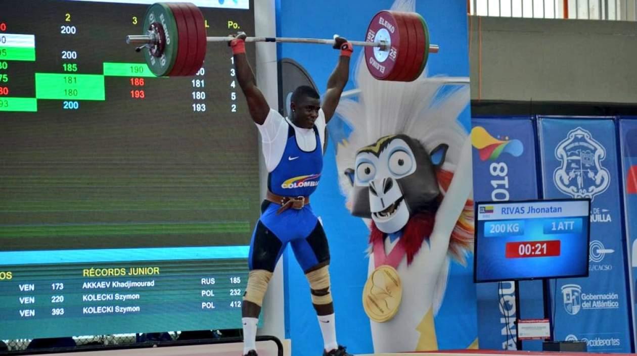 Jhonatan Rivas en uno de sus levantamientos.