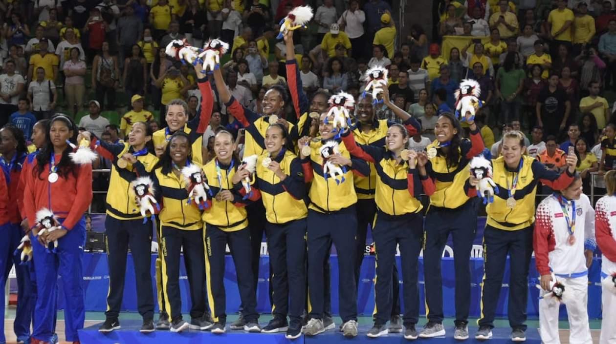 Las colombianas tras la premiación.