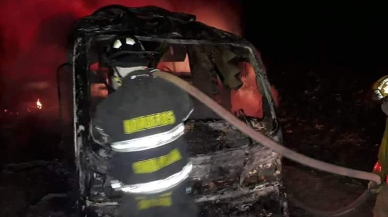 Bomberos atendieron la emergencia.