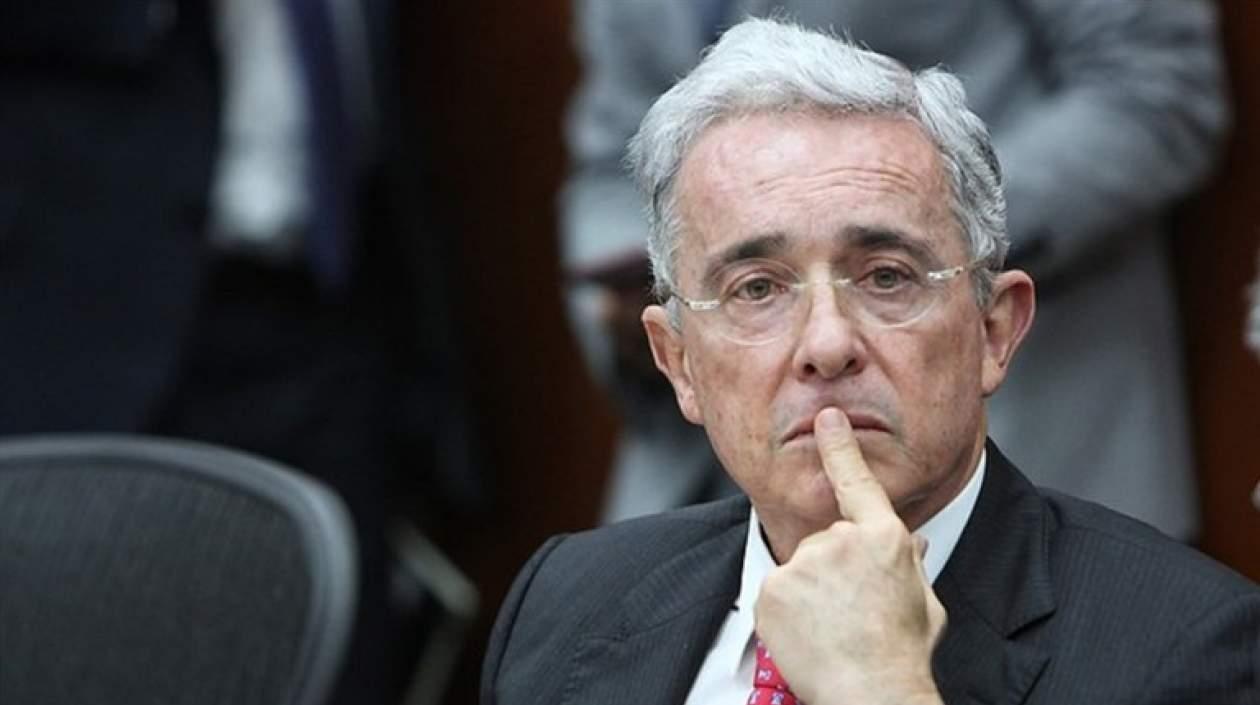 Álvaro Uribe Vélez, senador.