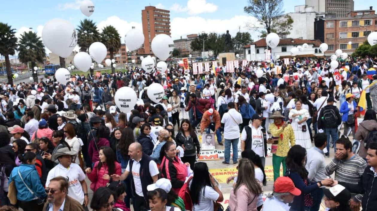 Docentes marcharon en diferentes lugares de Colombia.