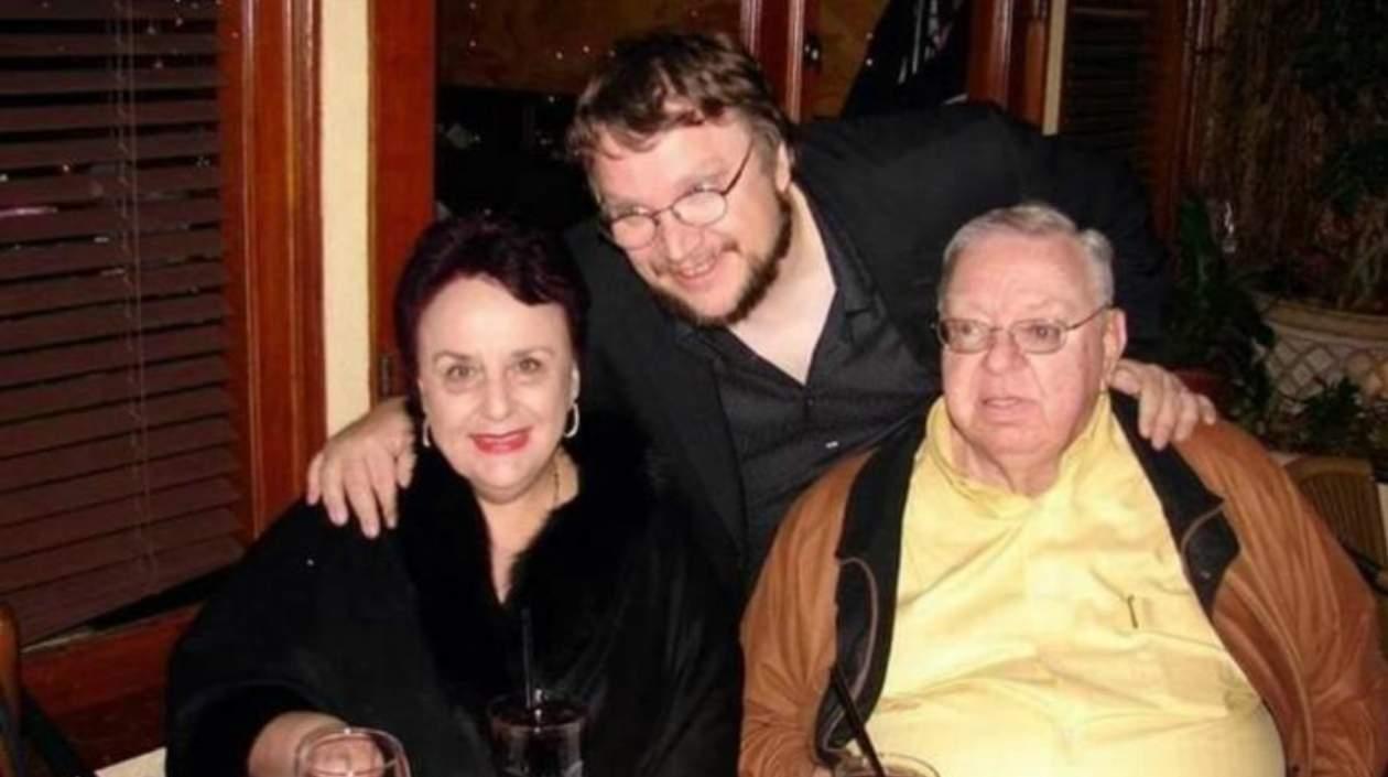 Guillermo del Toro junto a sus padres.