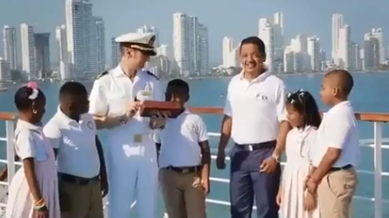 Llegada del ladrillo que fue recibido por los niños beneficiaros del proyecto.