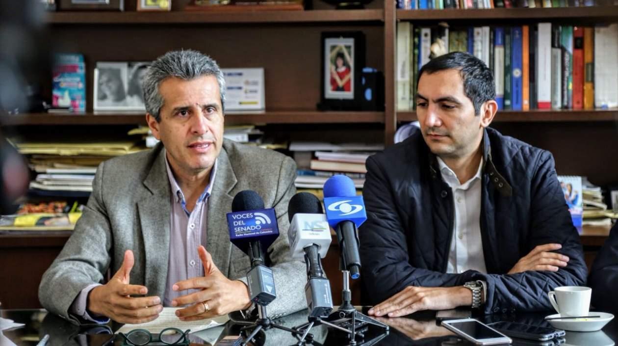 Senadores Luis Fernando Velasco y David Barguil.