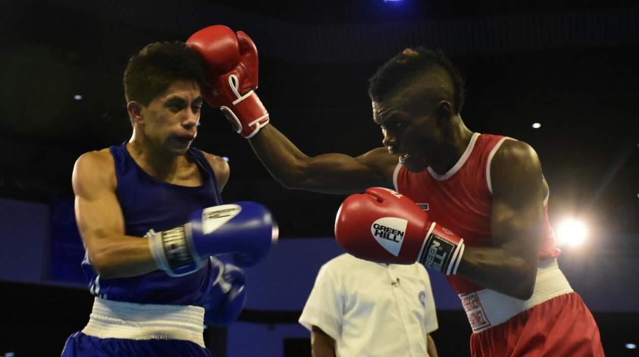 El colombiano dominó a su rival y le conectó varios golpes. 