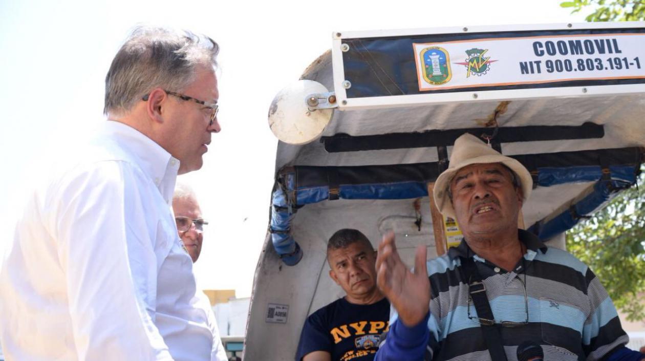 El viceministro Andrés Chaves habla como un motocarrista.