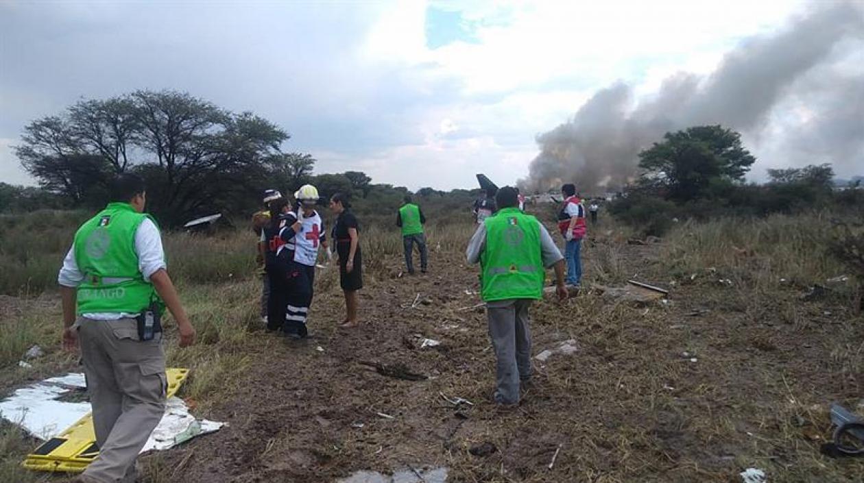 Al menos 12 personas heridas se encuentran en estado crítico tras desplomarse hoy un avión de Aeroméxico