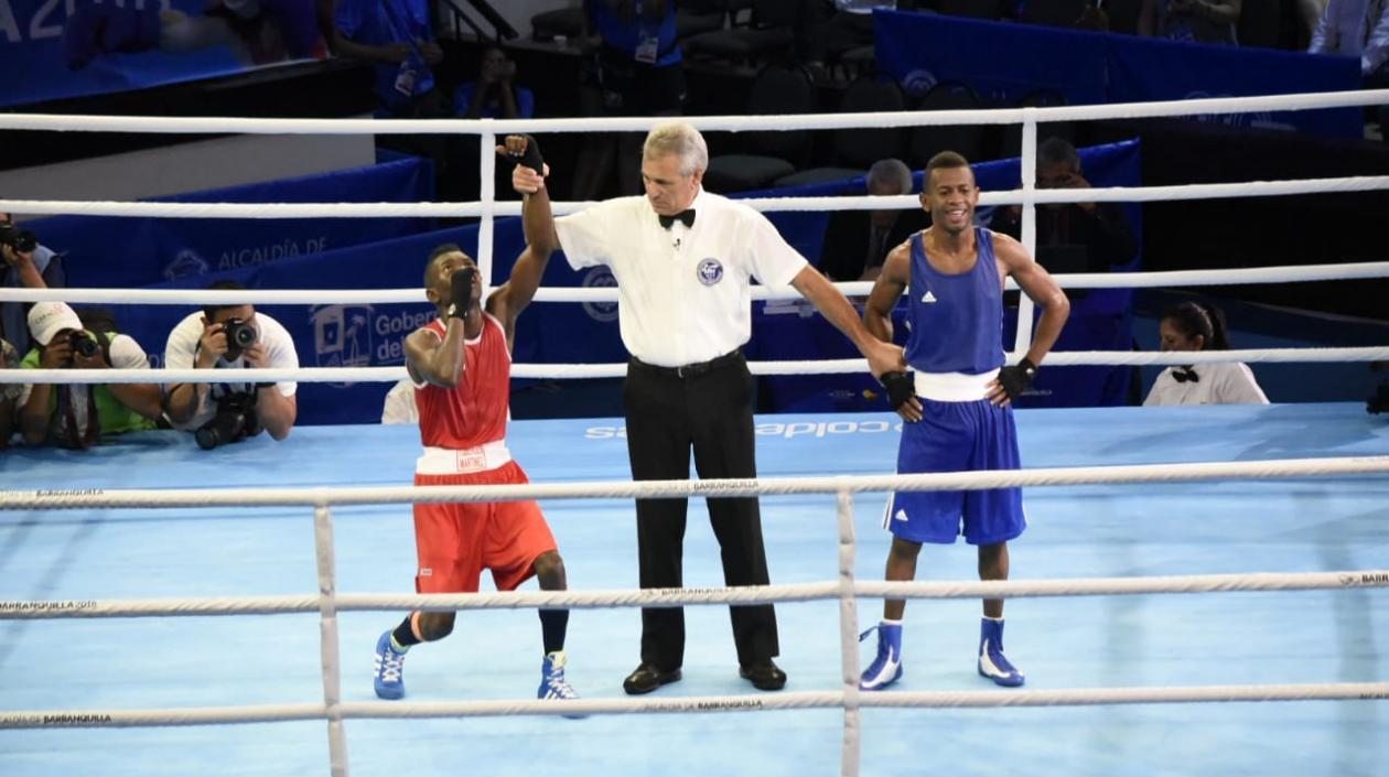 El boxeador colombiano Yuberjen Martínez 