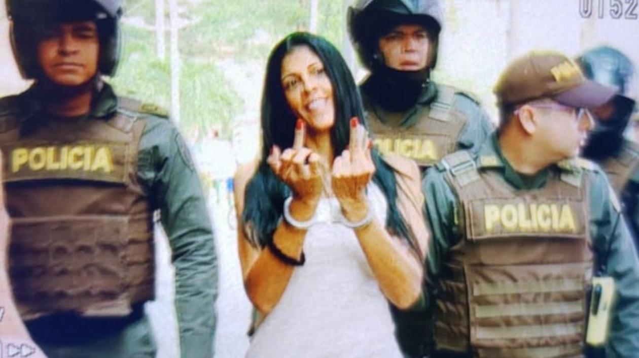 Así saludó la mujer a la prensa a la llegada al Centro de Servicios.