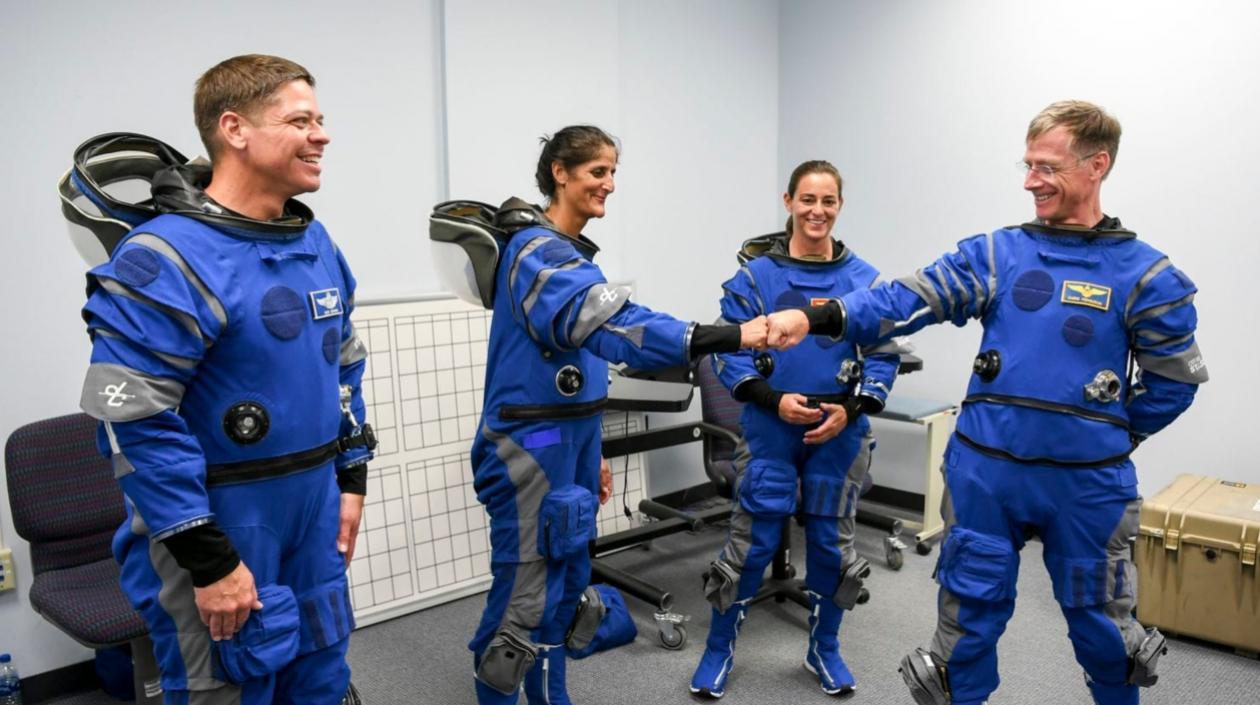 Algunos de los tripulantes que viajaran a bordo de las dos naves comerciales que las compañías Boeing y SpaceX .