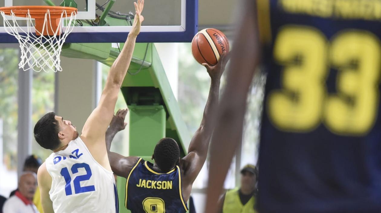 El encuentro fue parejo hasta los minutos finales del primer episodio.