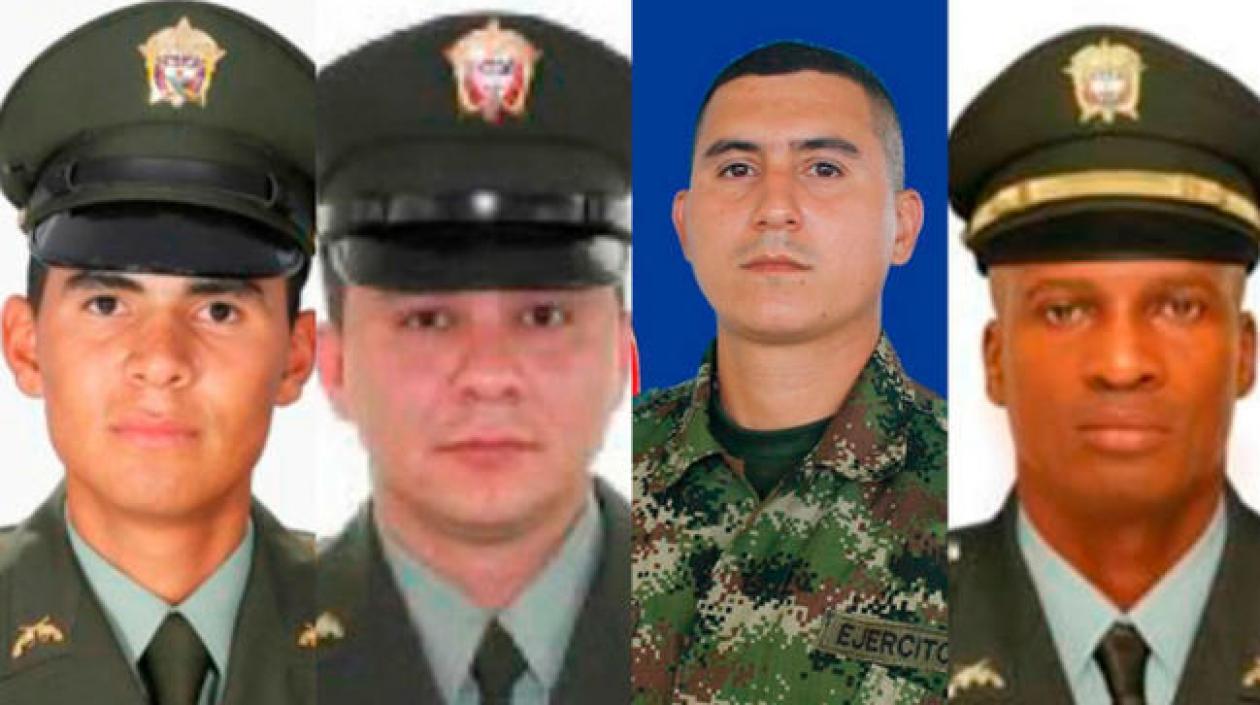 Los tres policías y un militar secuestrados.