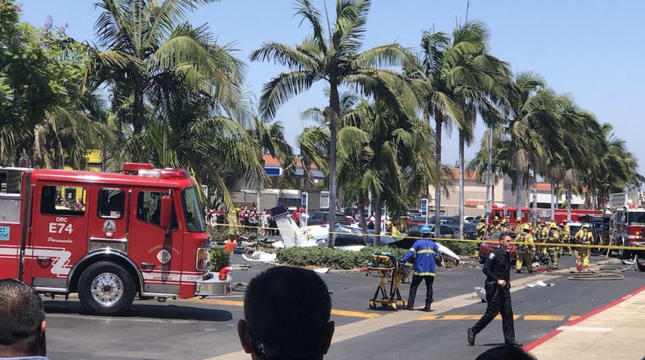 Cayó sobre un vehículo que se encontraba parqueado.