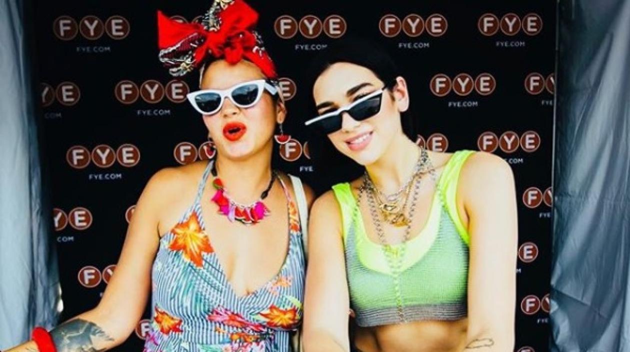 La cantante samaria Li Saumet y Dua Lipa.