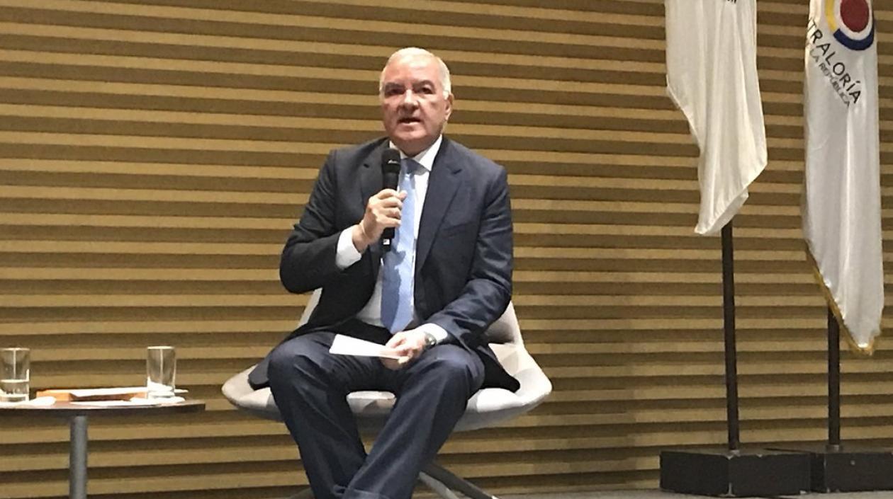 Edgardo Maya Villazón, contraloría general.