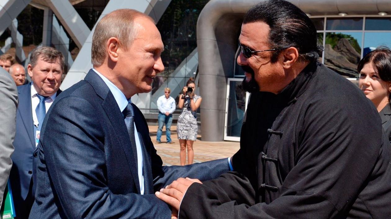 El Presidente ruso, Vladímir Putin y el actor estadounidense Steven Seagal.