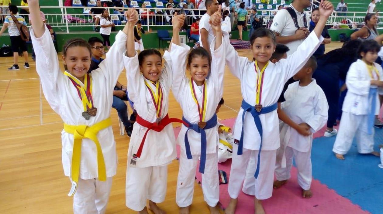 Algunos de los karatecas del club Isami. 