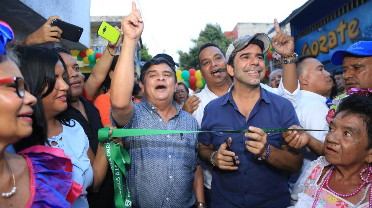 El Alcalde Char estuvo en la puesta en servicio de las calles pavimentadas en el barrio Villa Blanca.