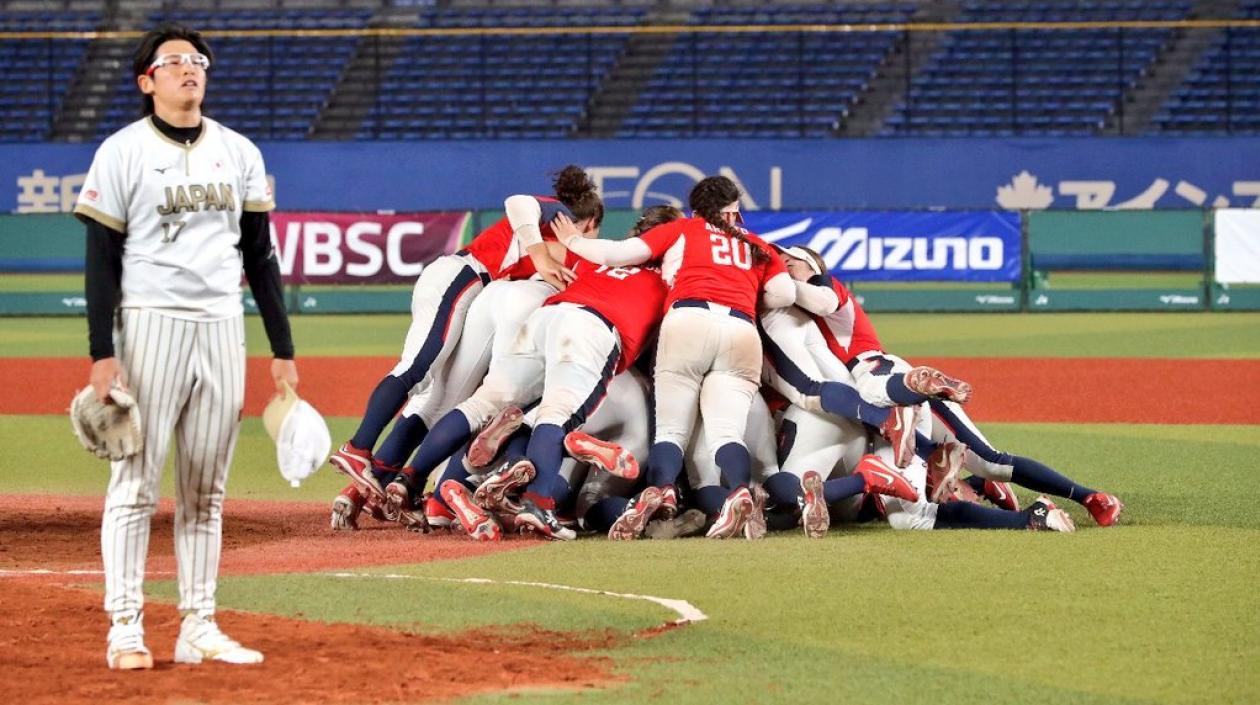 Las jugadoras de Estados Unidos celebran la victoria. 