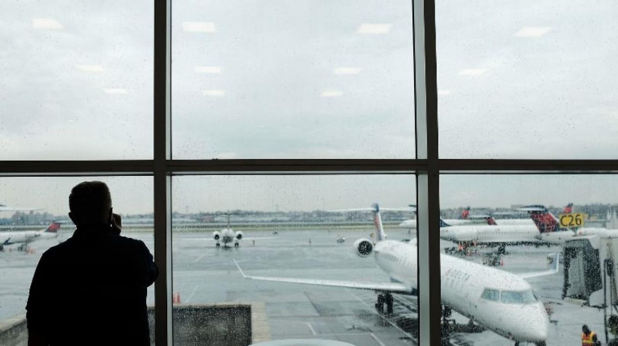 Centenares de vuelos fueron cancelados hoy en los aeropuertos del área de Nueva York