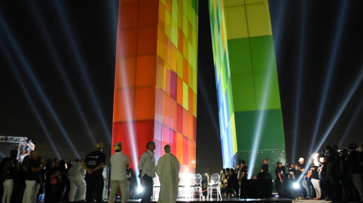 Encendido de la iluminación durante la inauguración.