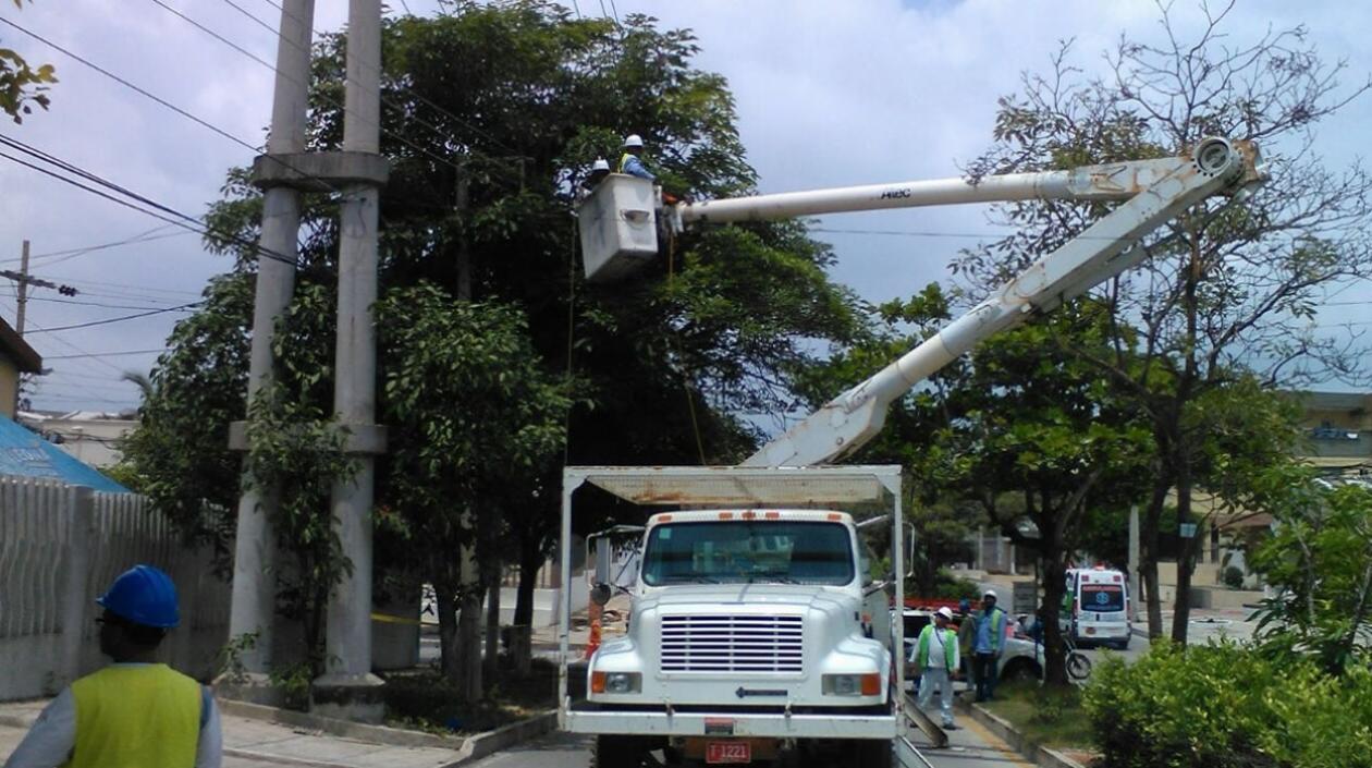 Cuadrillas de Electricaribe trabajan en la recuperación de varios circuitos. Foto ilustrativa