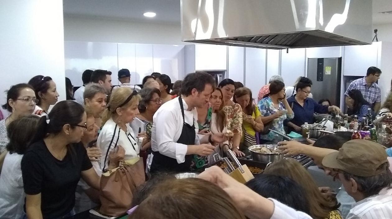 Mauricio Nicolls, chef de la marca Carulla en la clase.