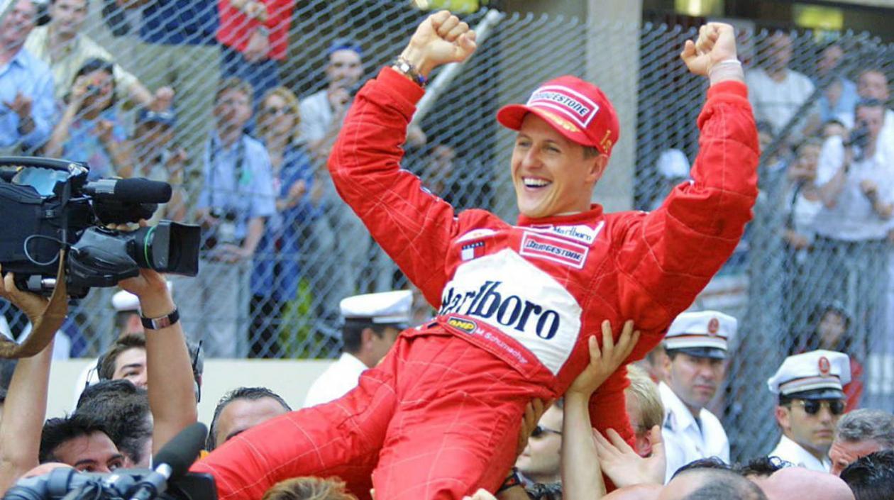 Michael Schumacher celebra uno de sus tantos triunfos en la F1. 