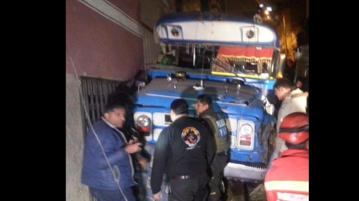 Este es el bus que atropelló a los danzantes.